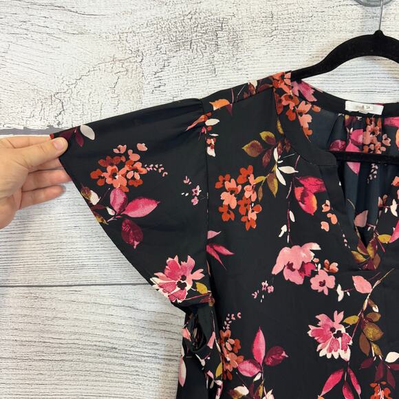 Maurices Plus Size Black & Pink Floral Flutter Sleeve V-Neck Blouse Size 1X - Picture 4 of 8